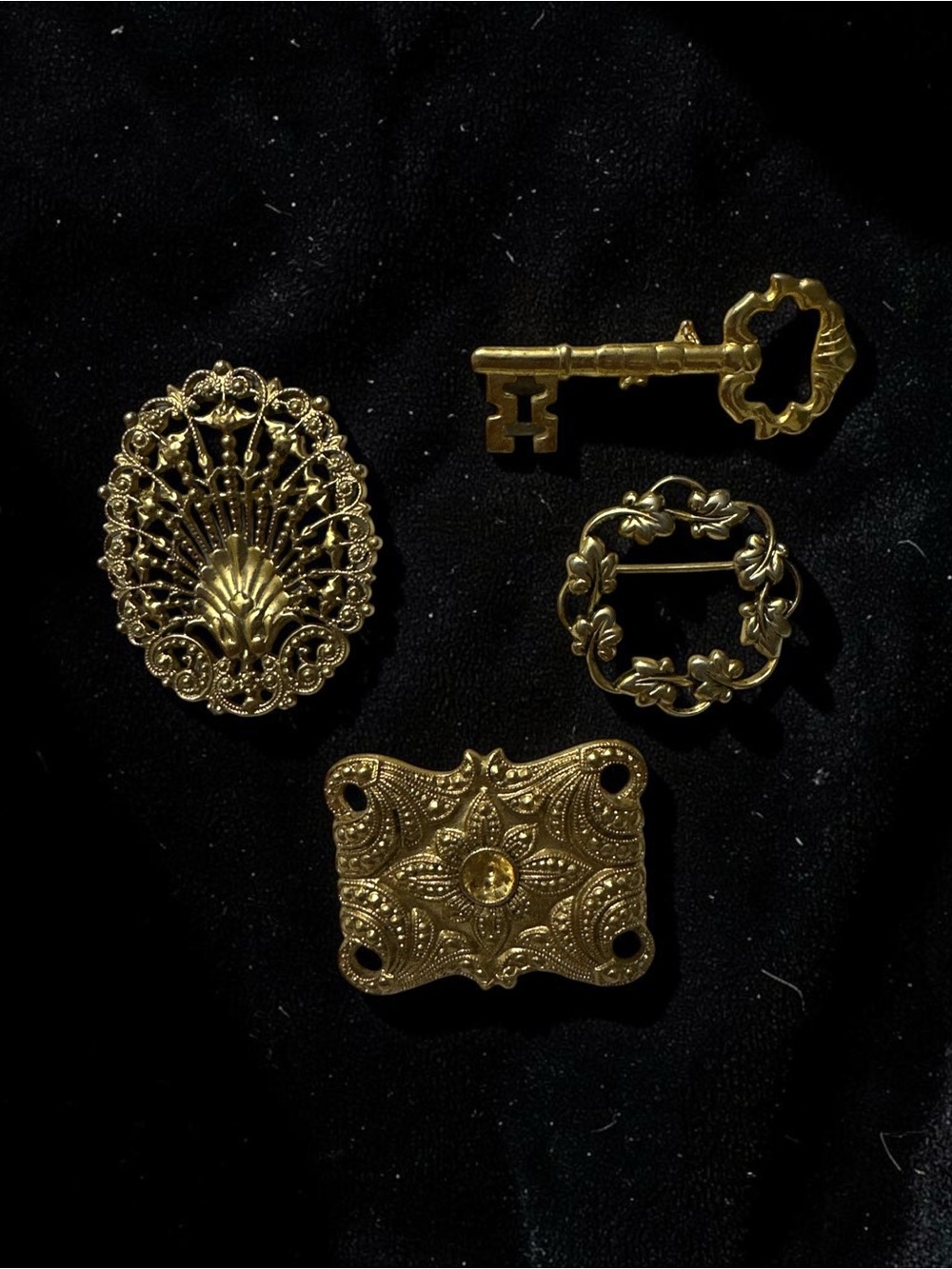 Gold Tone Vintage-Style Decorative Brooch & Pin Set